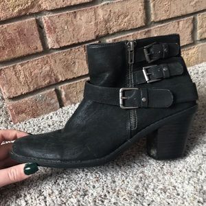 Black boot shoes